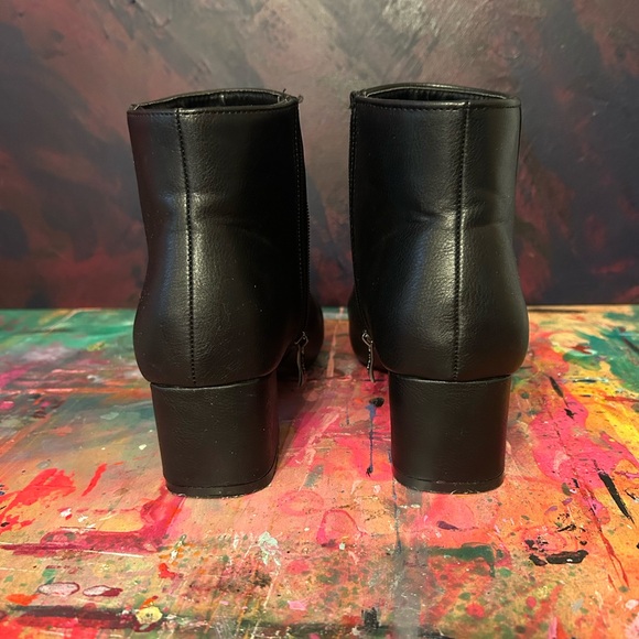 Weeboo Black Leather Booties - Size Women’s 9 - Picture 10 of 10